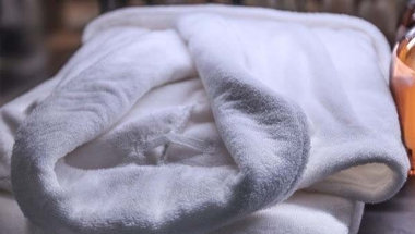 レディースバスローブは子育てママへのギフトにおすすめ 着脱が簡単なものが便利！バスローブのタイプとは