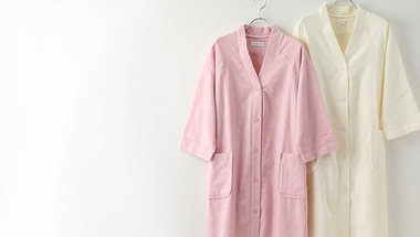 薄くて軽いバスローブ