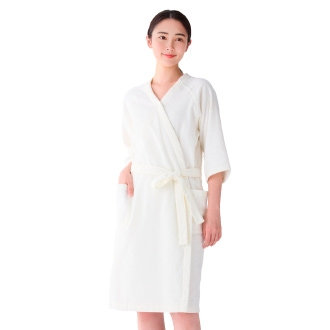 UCHINO エアリータッチローブ ¥18,700 税込
